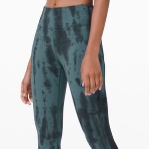 !!! LULU!!!!  capri tie dye leggings